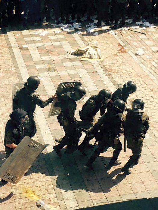 Возле Верховной Рады взорвали боевую гранату