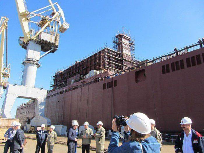 Новости из "Страны-бензоколонки": Строительство первой в мире плавучей АЭС и крупнейшего ледокола вошло в решающую стадию