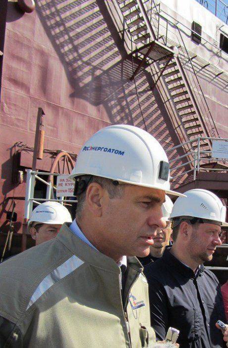 Новости из "Страны-бензоколонки": Строительство первой в мире плавучей АЭС и крупнейшего ледокола вошло в решающую стадию