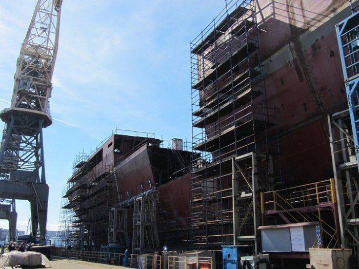 Новости из "Страны-бензоколонки": Строительство первой в мире плавучей АЭС и крупнейшего ледокола вошло в решающую стадию