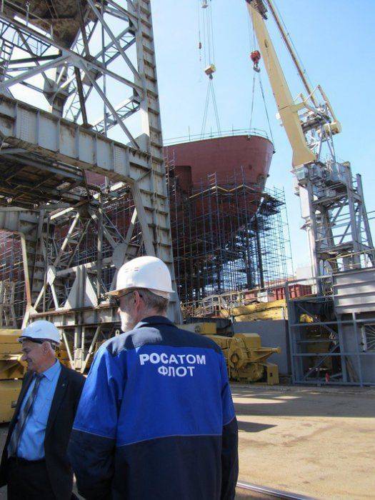 Новости из "Страны-бензоколонки": Строительство первой в мире плавучей АЭС и крупнейшего ледокола вошло в решающую стадию