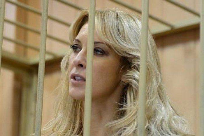 Сыщица сокровищ Януковича теперь сама сбегает от правосудия 