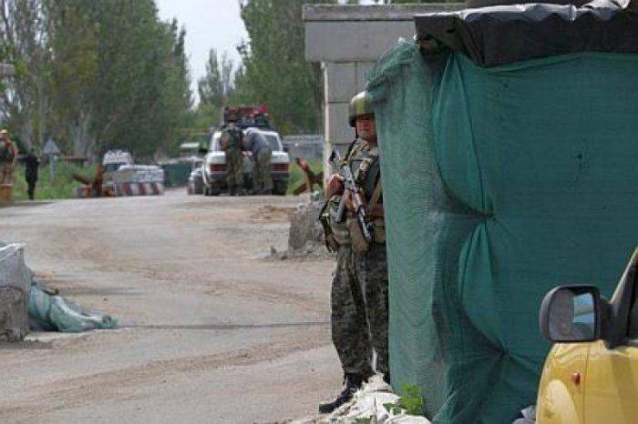 На блокпостах в зоне АТО требуют показать переписку в Facebook и содержимое кошелька  