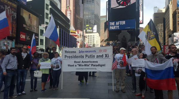 Жители Нью-Йорка устроили пикет в поддержку Владимира Путина перед выступлением в ООН  