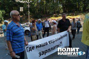 Яценюк повысил тарифы до уровня Москвы: В Киеве — митинг «Перемоги» 