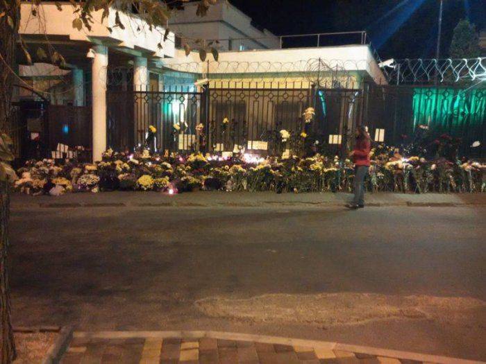 «От всех нормальных людей в этой свихнувшейся стране»: адекватная Украина скорбит по погибшим россиянам