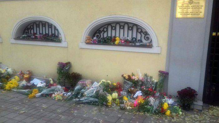 «От всех нормальных людей в этой свихнувшейся стране»: адекватная Украина скорбит по погибшим россиянам