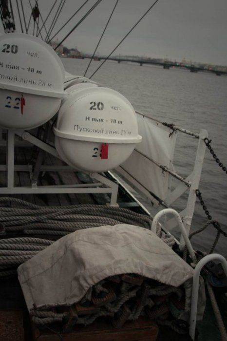 Парусник "Крузенштерн" стоит в центре Петербурга в последний раз