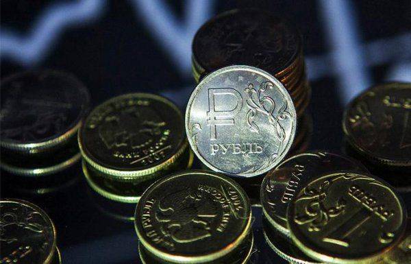 Девальвация рубля помогла бюджету и бизнесу