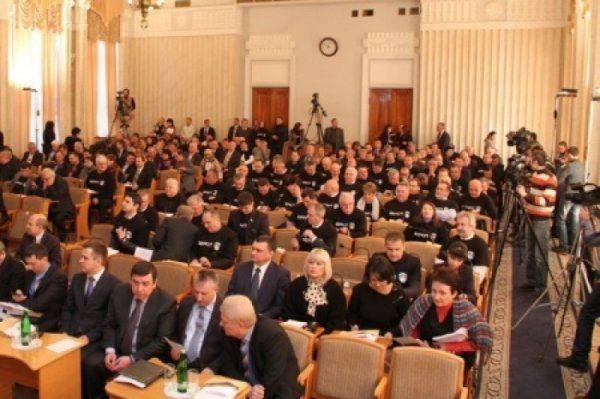 В Харькове "патриоты" собрались арестовать избранного мэра Кернеса на первой сессии горсовета  