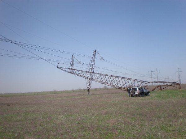 Новости Украины: Взорваны опоры подающее электричество в Крым