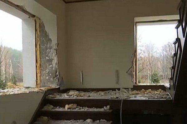 Активисты Майдана украли у экс-прокурора унитазы и розетки  