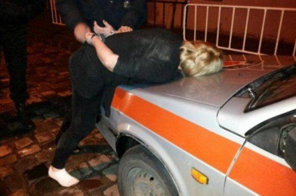 Львовские панянки избили сапогами европейскую полицию