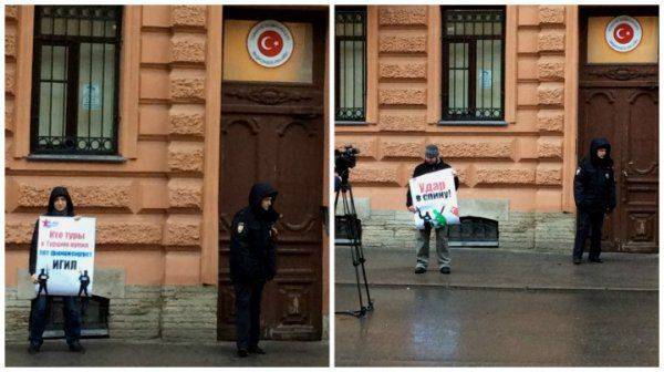 Сергей Черкасов: пикет у консульства иуд