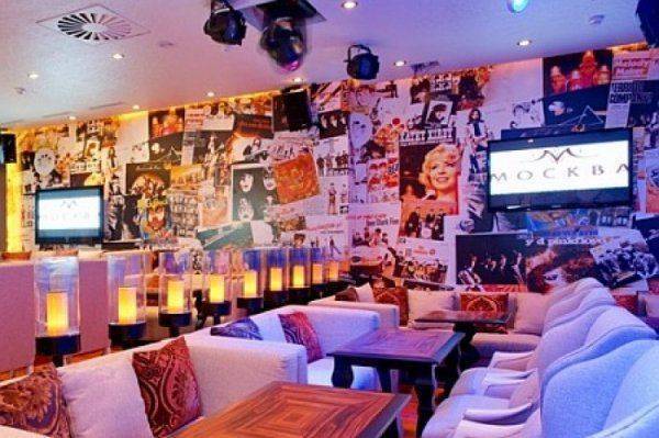 Радикалы Ляшко обнаружили вражескую агентуру в караоке «Москва» 