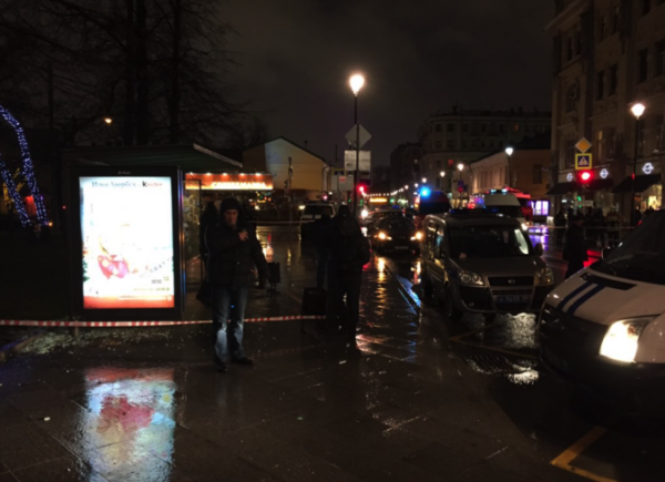 Взрывное устройство сработало на остановке в Москве
