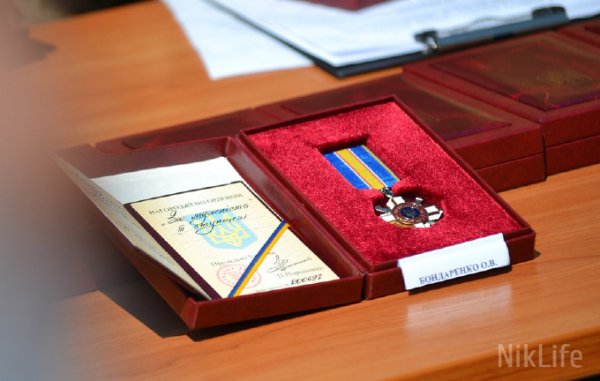 Порошенко наградил высшими орденами Украины сотрудников СБУ, убивших главу бандеровского подполья на Донбассе