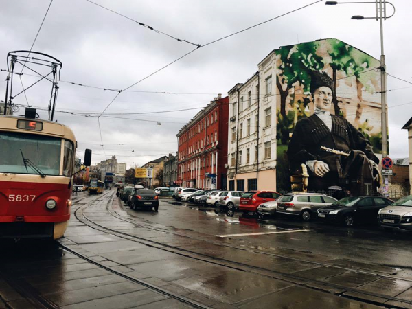 На стене многоэтажки в Киеве нарисовали портрет белого генерала, свергнувшего Центральную Раду в 1918 году 