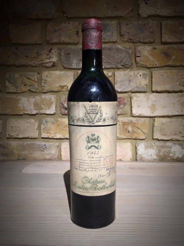 Российский миллионер купил коньяк Януковича, украденный из музея коррупции