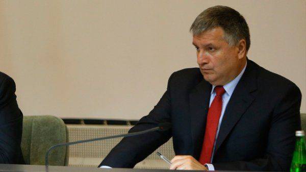 Саакашвили считает, что народ имеет право знать, как его облил водой Аваков, и требует показать по ТВ запись