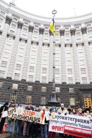 Митинг под окнами Яценюка: «Даешь воссоединение России и Украины!»