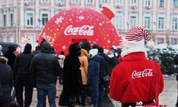 В Киеве собралась километровая очередь за бесплатной Колой