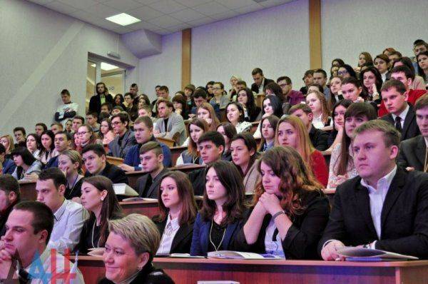 В ДНР начал работу первый форум СССР, посвященный строительству молодой Республики 