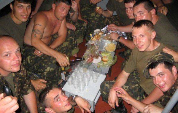 Офицеры ВСУ занялись продажей алкоголя и психотропов личному составу 