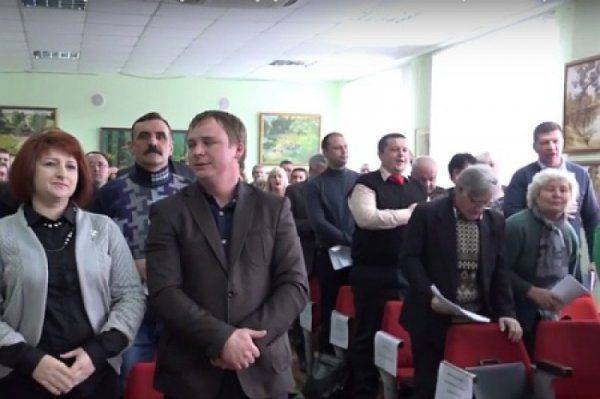 В Чугуеве патриоты избили депутатов, заставляя петь гимн 