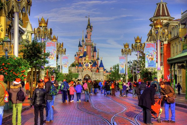 Диснейленд в Париже опасен?