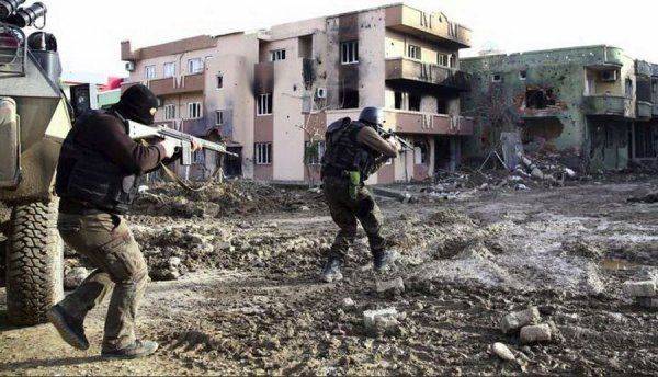 Турция, битва за Диярбакыр: дюжина ножей в спину Эрдогану