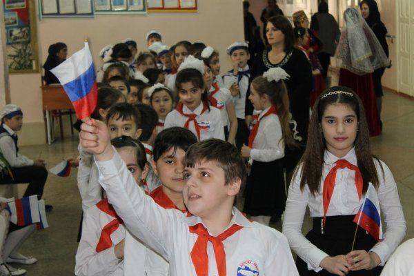 ОНФ провел открытый урок «РОССИЯ - КРЫМ ЕДИНЫ» в 11-ой махачкалинской гимназии