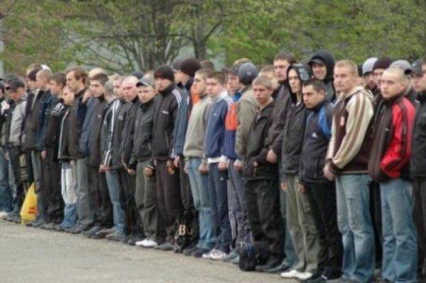 Минобороны создает реестр призывников: школы, налоговые и заводы обязаны поставлять кадры для могилиации  