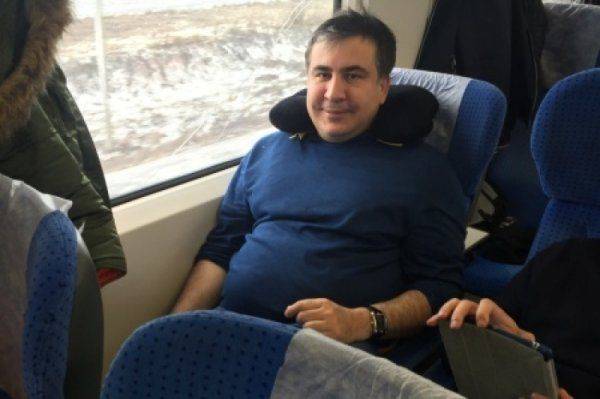 Саакашвили срочно мылится под щирого украинца