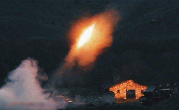 «Их трупы повсюду!» — в Нагорном Карабахе вечером продолжаются ожесточенные бои