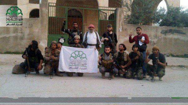 Боевики ССА взяли штурмом крепость ИГИЛ в Алеппо и отрезали головы террористам