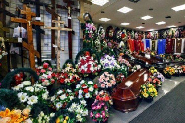 Доходы гробовщиков в Украине превышают заработок проституток