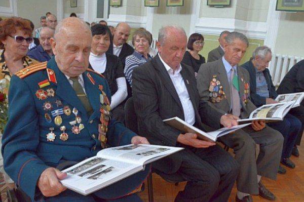 «А вас не накажут за то, что поздравляете?» Глуховских ветеранов заставляют забыть подвиги войны 