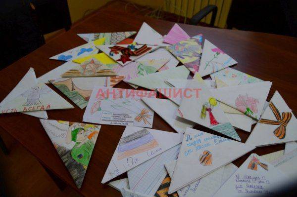 «Ради моей мамы. Ради всех мам Донбасса!». Макеевские школьники написали письма на фронт  