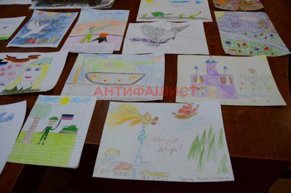 «Ради моей мамы. Ради всех мам Донбасса!». Макеевские школьники написали письма на фронт  