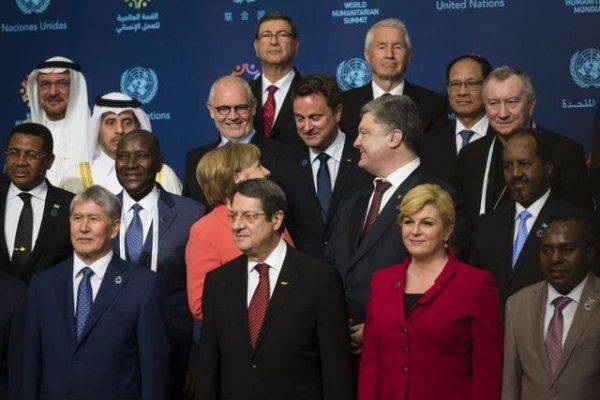 О чем поведал Порошенко на гуманитарном саммите?