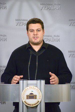 Журналистка из США ввергла в ступор тягнибоковцев: Украина живёт в неправде и герб у неё дурацкий