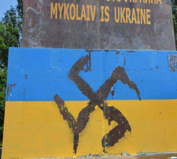 В Николаеве нацисты осквернили украинский национальный флаг