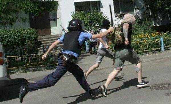 Марш равенства vs радикалы 