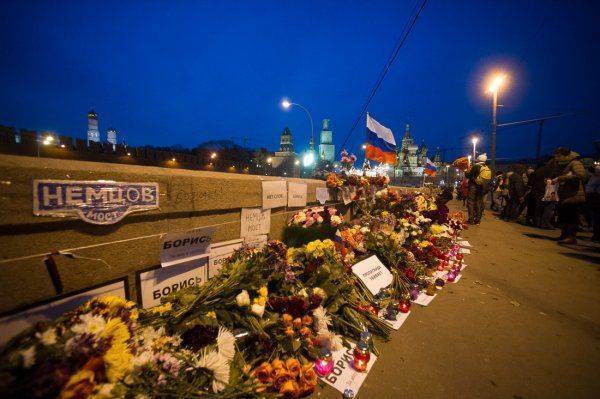 Похоронная процессия Немцова: затянутый фарс или искренние соболезнования?