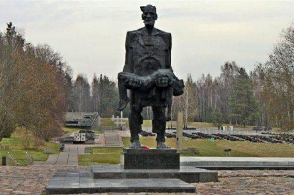 Земля Иуд: Бронзовый кузнец с мёртвым ребёнком на руках