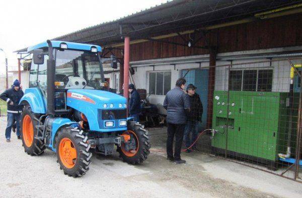 Концерн «Тракторные заводы» разработал новые газомоторные тракторы для румынских виноградарей