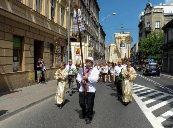 Футбольные фанаты избили участников украинского марша в Польше