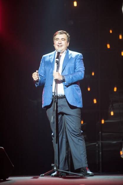 Саакашвили опять засветился в окуительных штанах на публике 