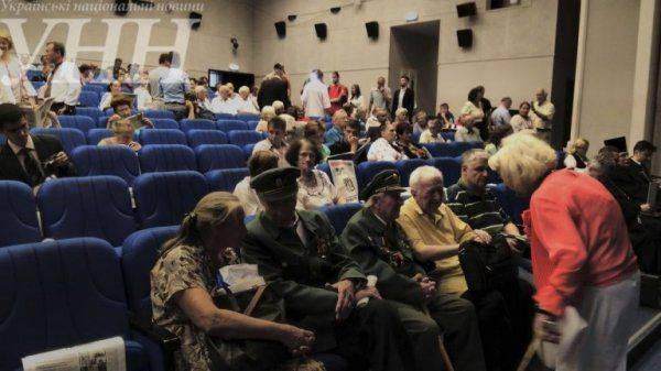 В Киеве помпезно и не стесняясь отметили 75-ю годовщину образования союзной Гитлеру “Украинской державы”